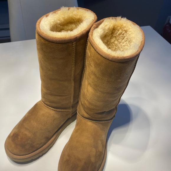 UGG Classic Brown Ankle Boots - Picture 5 of 14